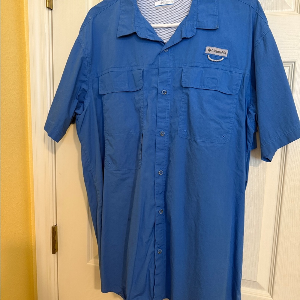 Columbia Men's Blue Short Sleeve Shirt